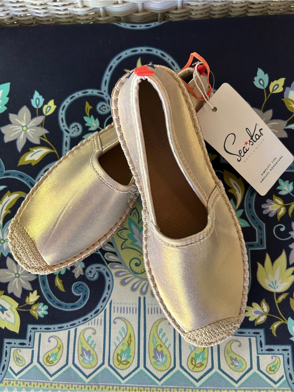 NWT Sea Star Gold Natural Toe Espadrille Water Shoes Size 9